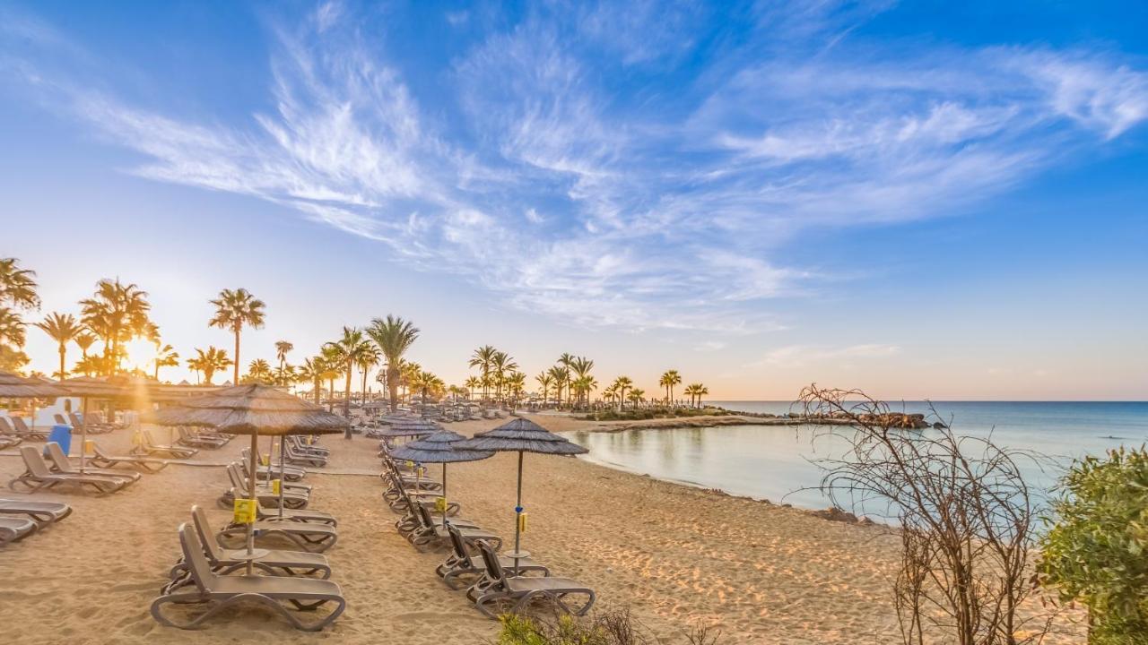 アダムス ビーチ ホテル アヤナパ エクステリア 写真 Beach at the Hilton Sharm El Sheikh Resort